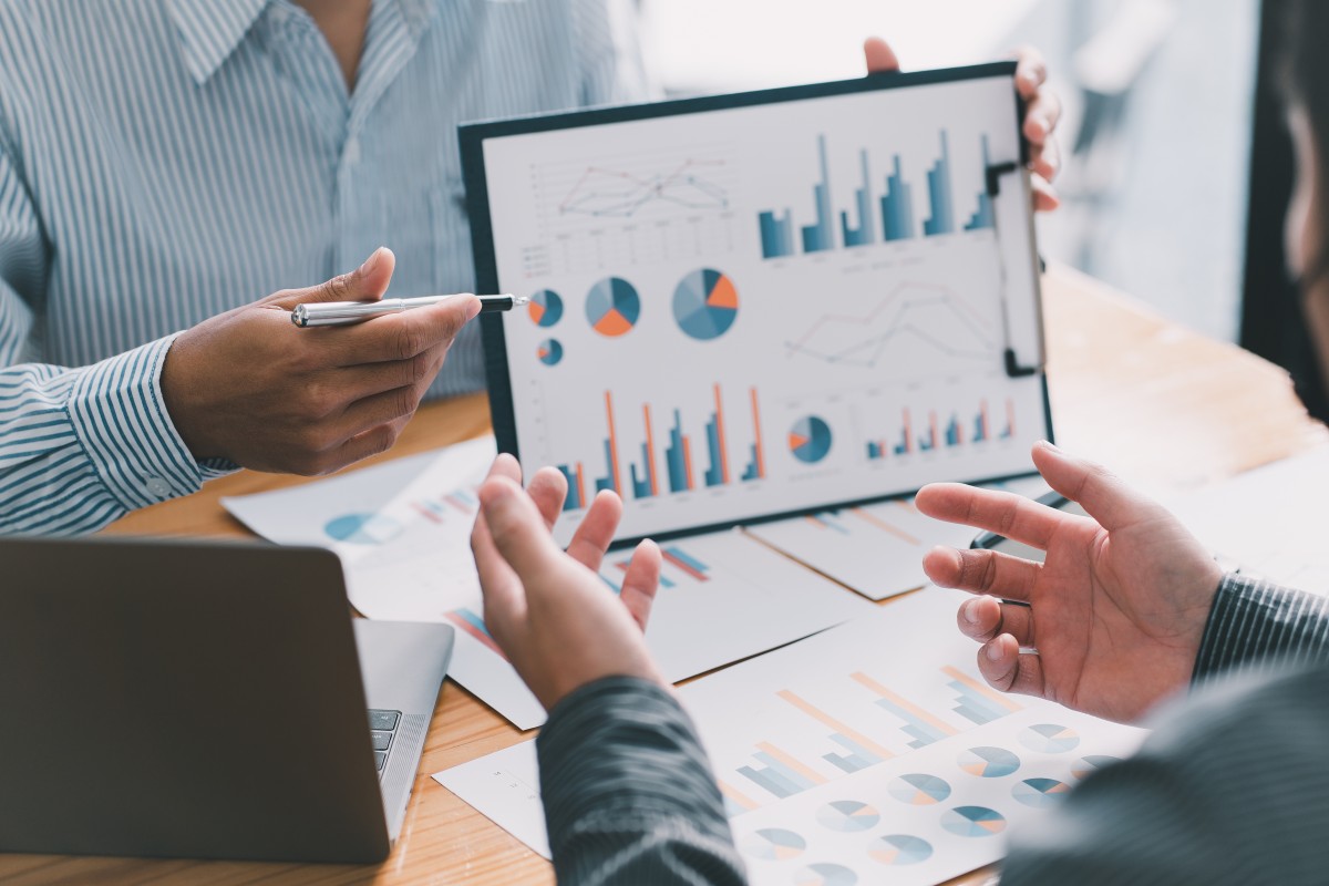 como puede ayudarte un asesor energetico